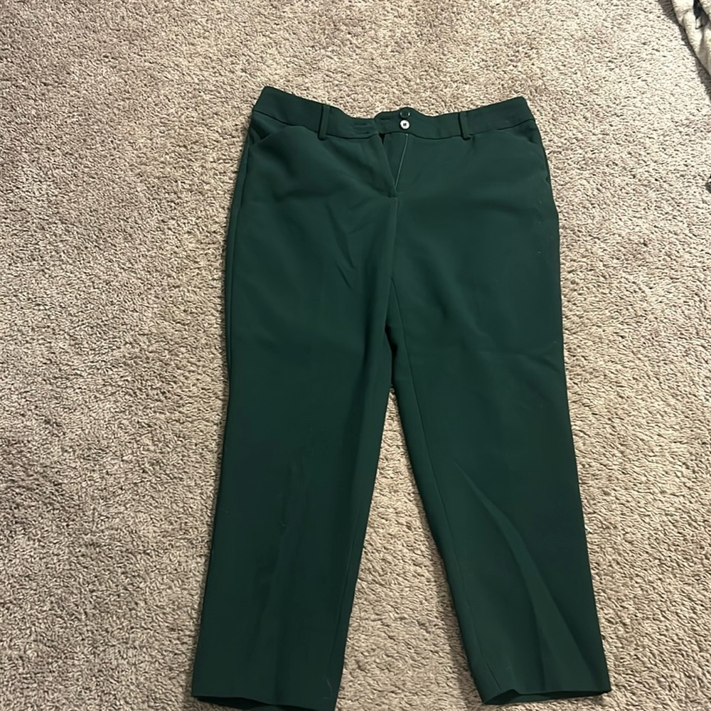 Green cropped pant